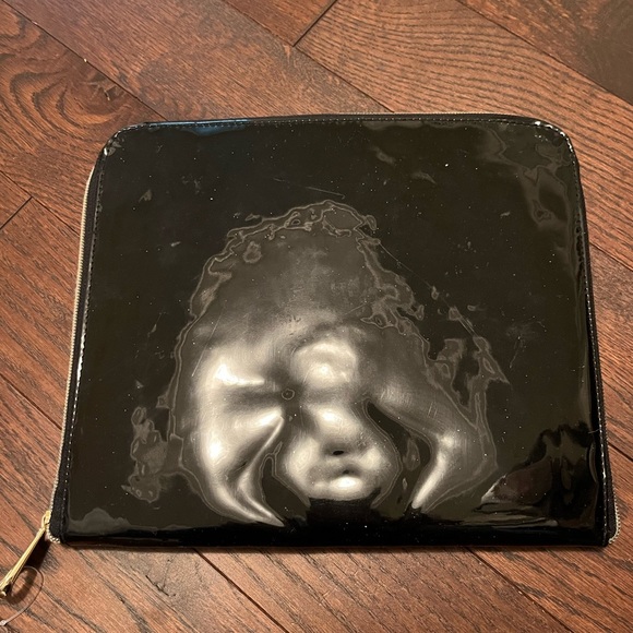 Black iPad case with white bow - Picture 4 of 4